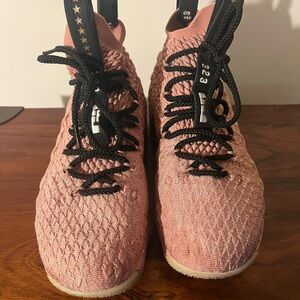 Nike Lebron XV 15 LMTD Hollywood Rust Pink Metallic Gold Black Sz 5.5 youth